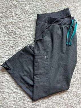 FIGS Women’s Kade Cargo Scrub Pants Graphite Teal Drawstring (XXL)